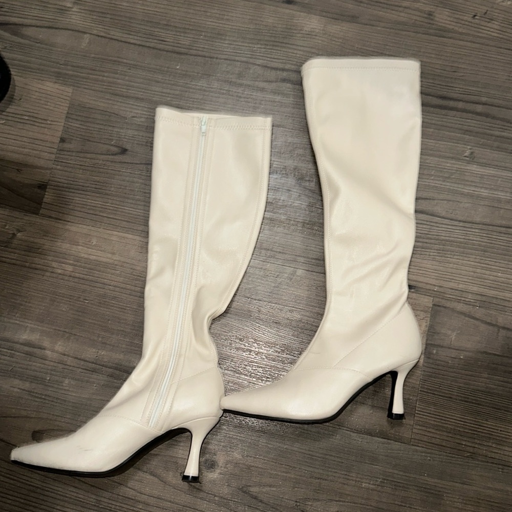 White knee high boots with 4 inch heel #kneehighboots